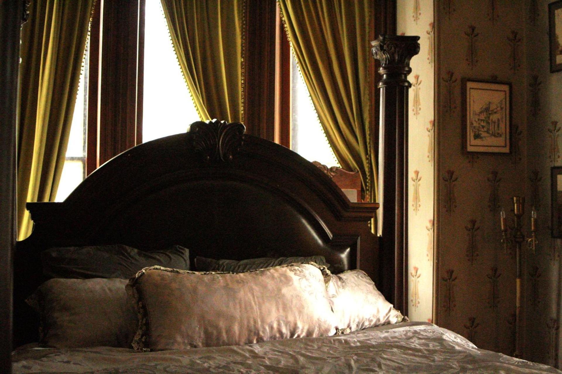 Henderson Castle Inn Kalamazoo Room photo