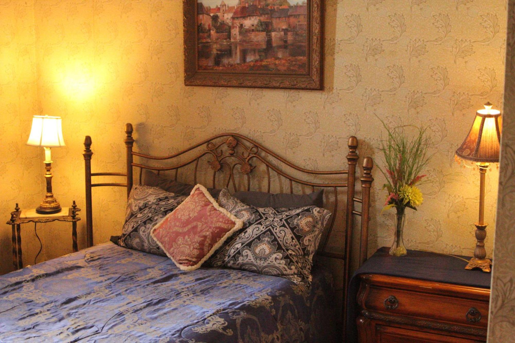 Henderson Castle Inn Kalamazoo Room photo