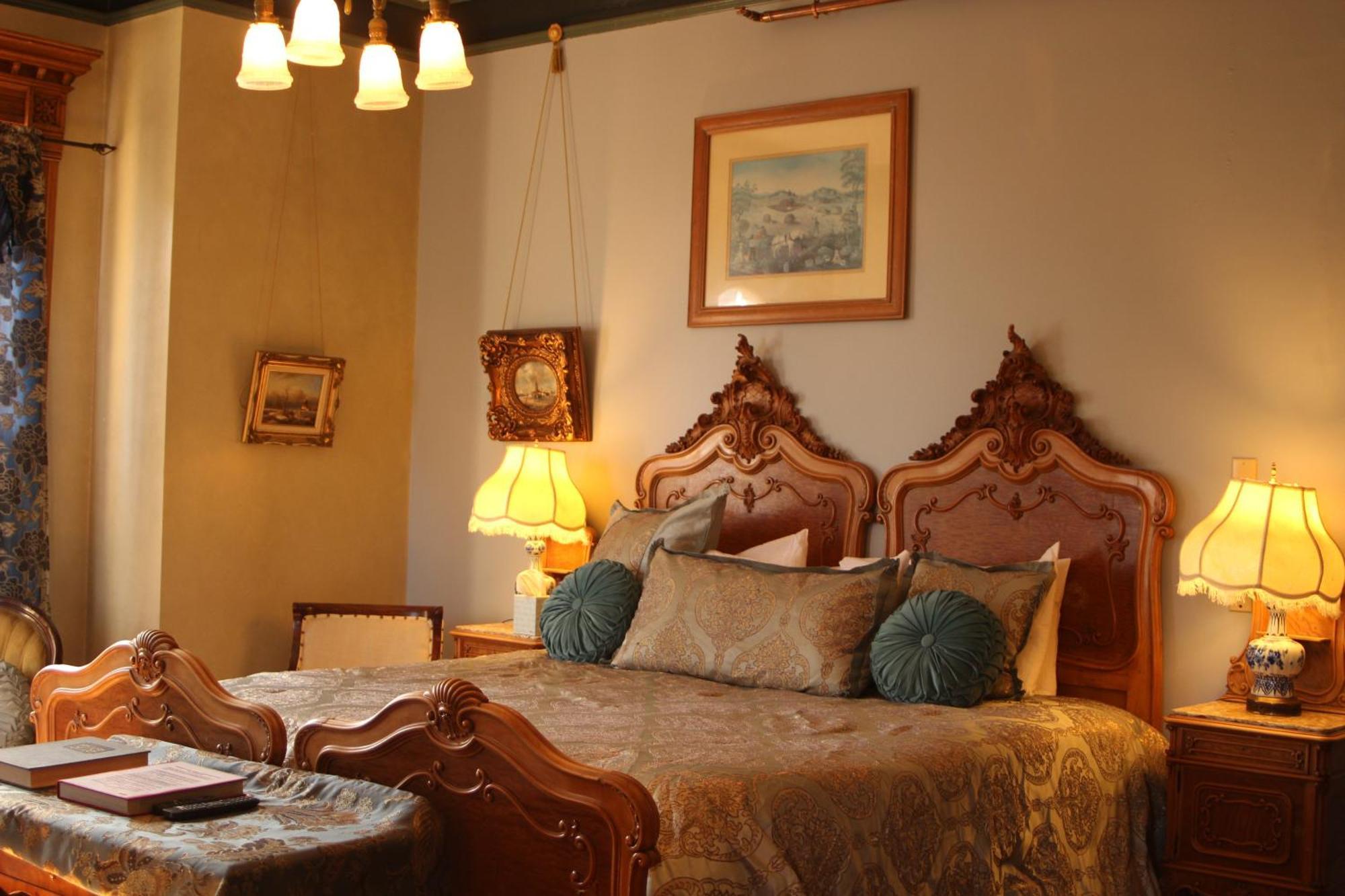 Henderson Castle Inn Kalamazoo Room photo